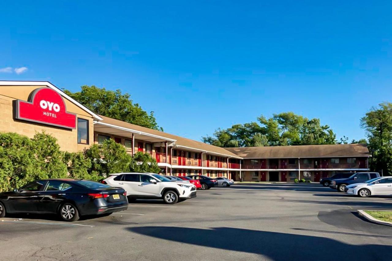 Oyo Hotel Edison Nj Route 1 Bagian luar foto