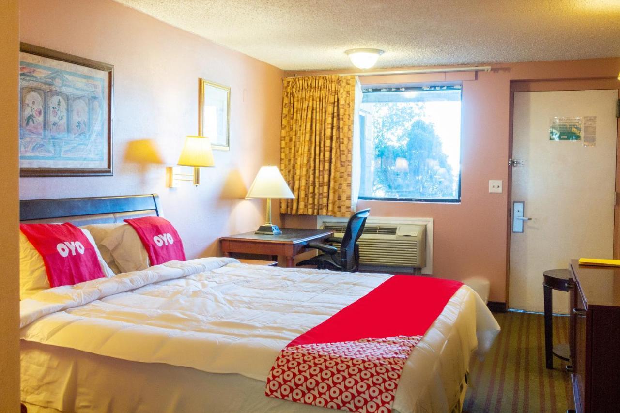 Oyo Hotel Edison Nj Route 1 Bagian luar foto